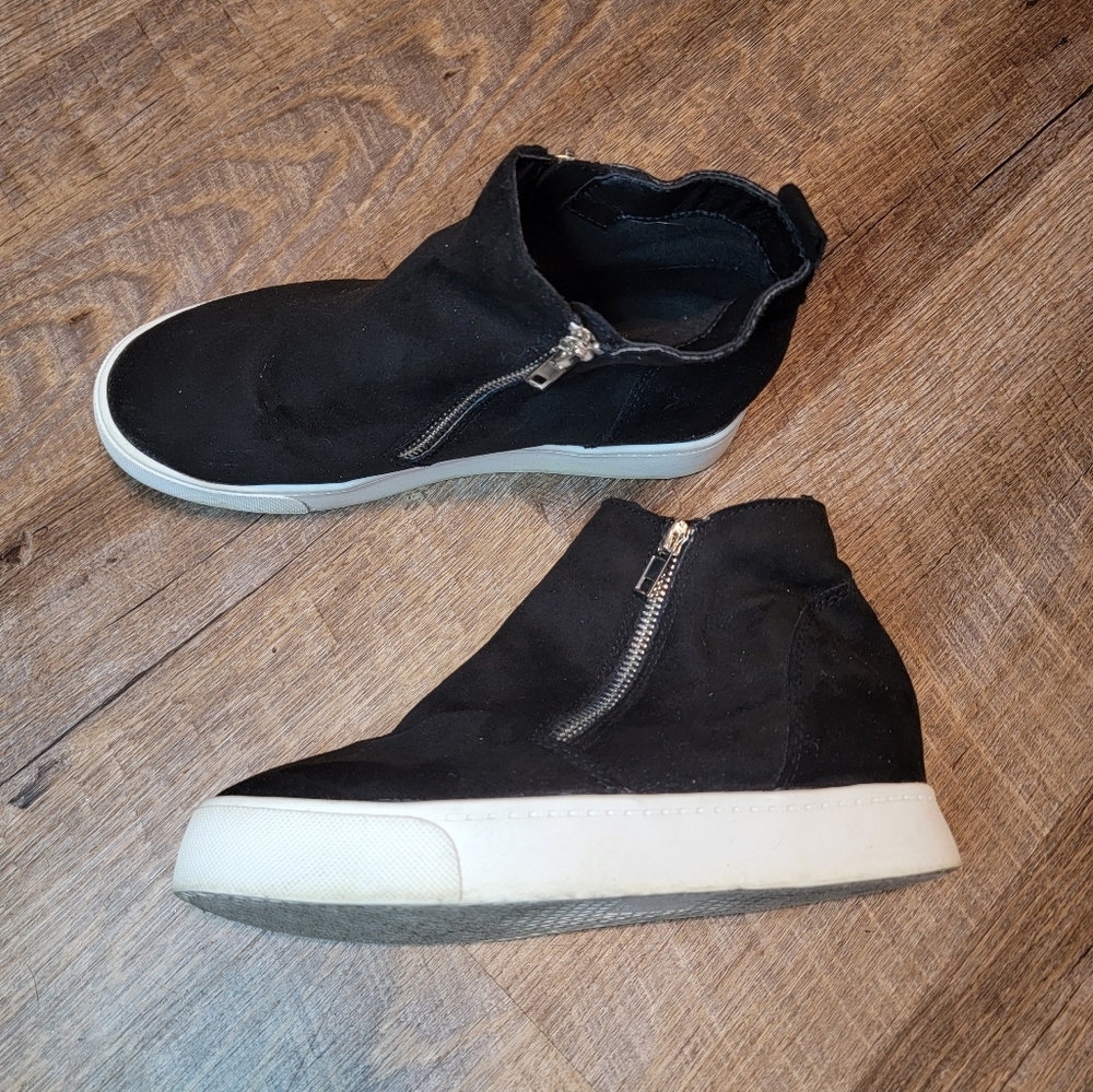 Womens 7.5 Soda Fashion Sneakers